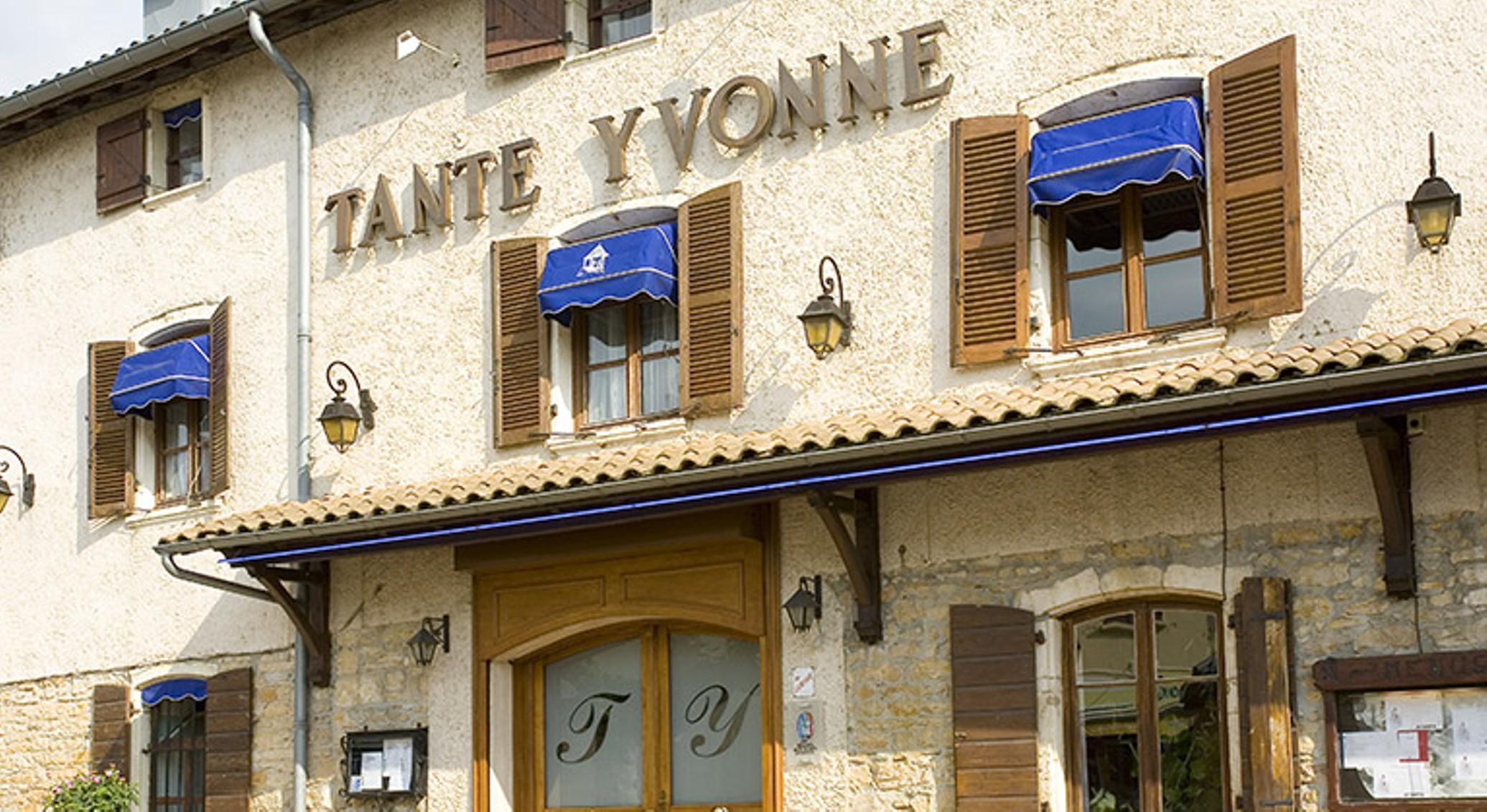 Logis Hotel Tante Yvonne & Son Restaurant Semi-Gastronomique - Lyon Nord Quincieux المظهر الخارجي الصورة