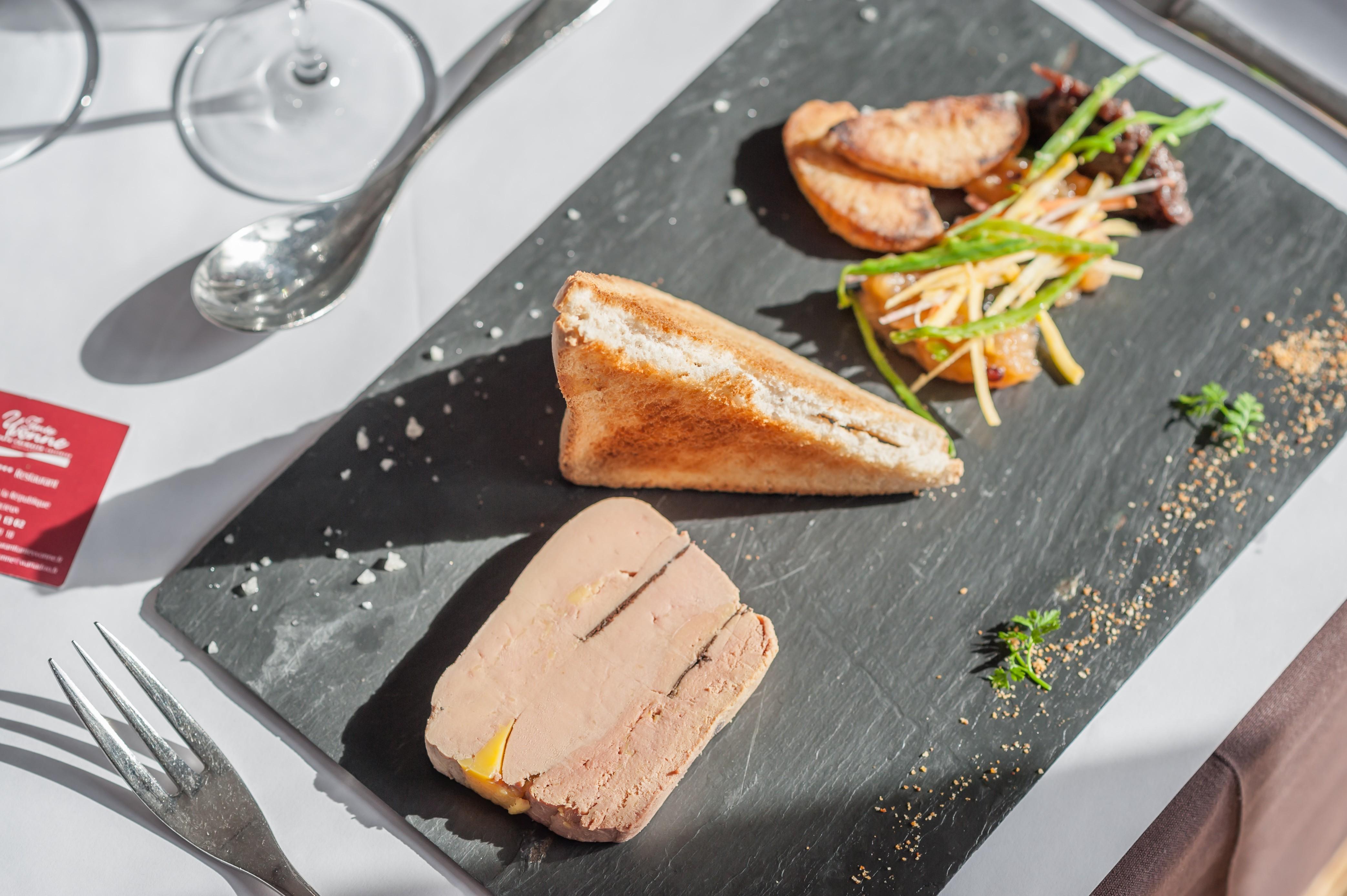 Logis Hotel Tante Yvonne & Son Restaurant Semi-Gastronomique - Lyon Nord Quincieux المظهر الخارجي الصورة