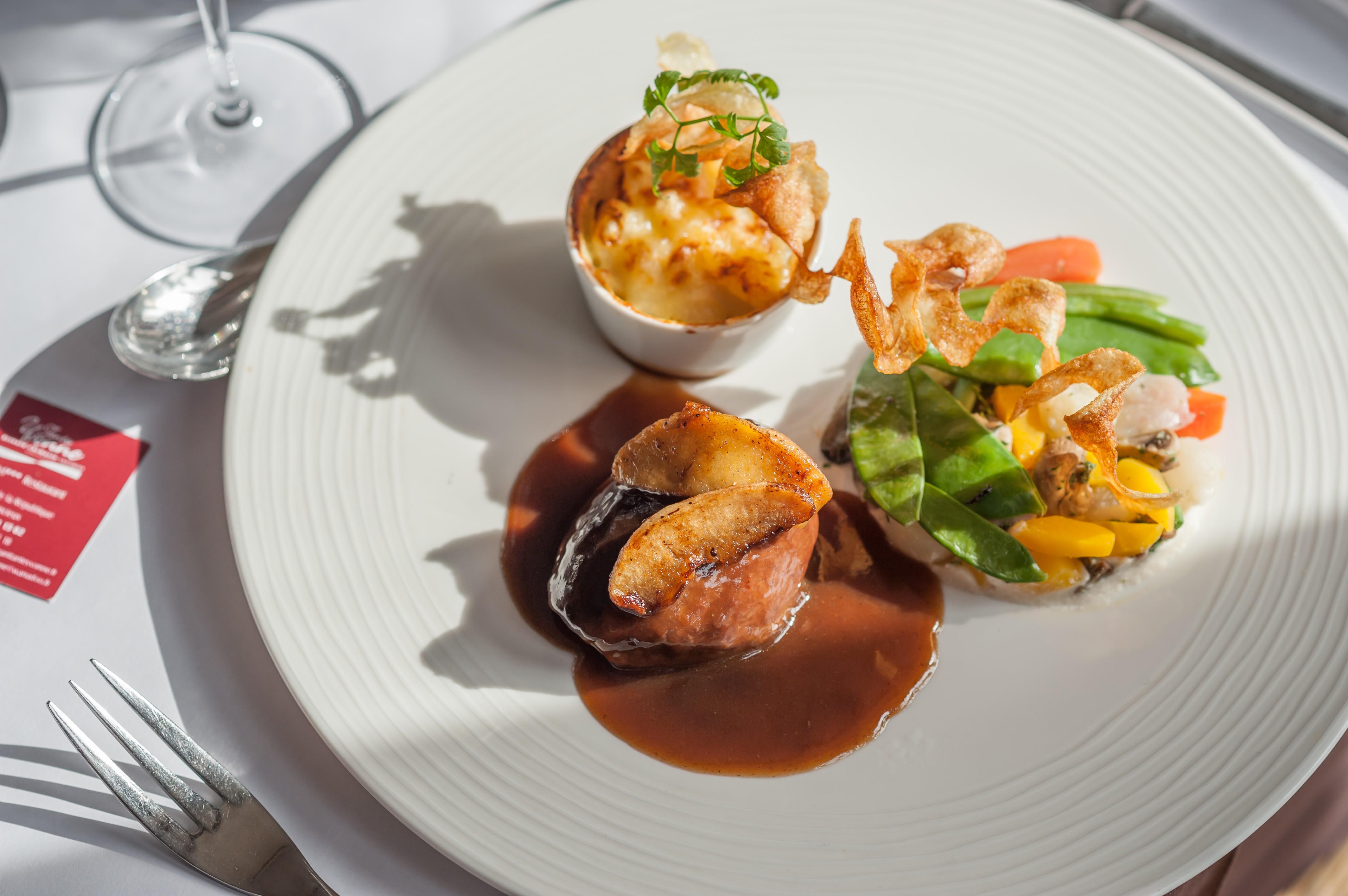 Logis Hotel Tante Yvonne & Son Restaurant Semi-Gastronomique - Lyon Nord Quincieux المظهر الخارجي الصورة