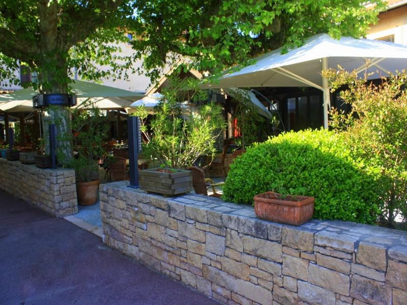 Logis Hotel Tante Yvonne & Son Restaurant Semi-Gastronomique - Lyon Nord Quincieux المظهر الخارجي الصورة