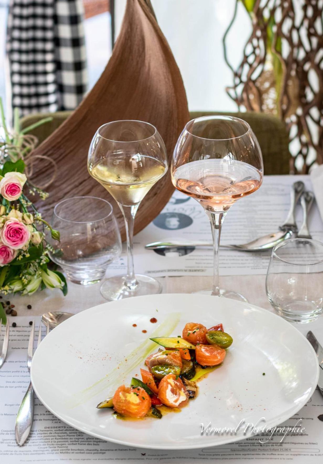 Logis Hotel Tante Yvonne & Son Restaurant Semi-Gastronomique - Lyon Nord Quincieux المظهر الخارجي الصورة