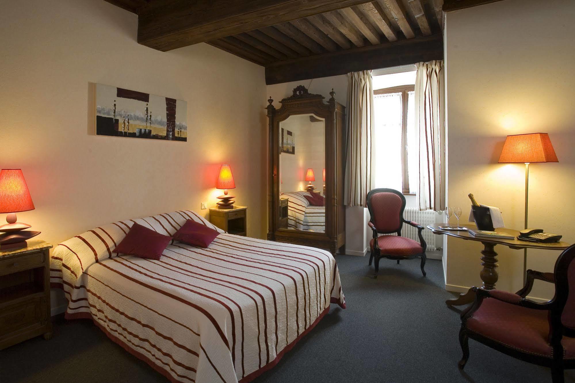 Logis Hotel Tante Yvonne & Son Restaurant Semi-Gastronomique - Lyon Nord Quincieux المظهر الخارجي الصورة